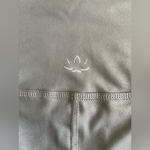 Beyond Yoga Silver Metallic Leggings High-Waisted - Picture 5 of 7